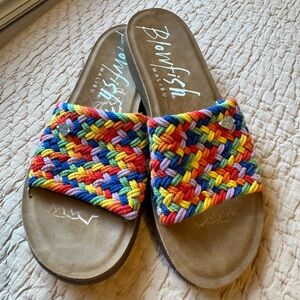 NWOT Blowfish Malibu Women's San Clemente Rainbow Thread Sandals, 7.5 🌈